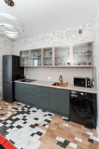 Прямая кухня с золотистыми витринами. Коллекция Фрейм z4. Размер: 2850x2997 мм  - 1