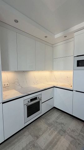Белая кухня до потолка. Коллекция Джерси. Размер: 2840 Х 1850 Х 2645 мм  - 2