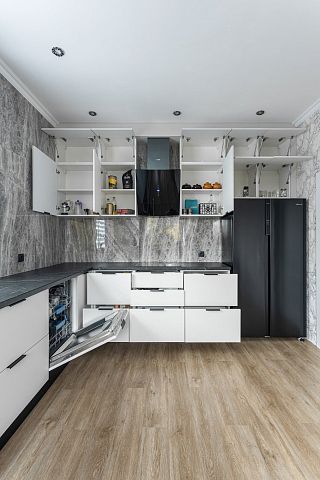 Большая белая угловая кухня с черной техникой. Коллекция Бостон. Размер: 5058 Х 3290 Х  2850 мм  - 2