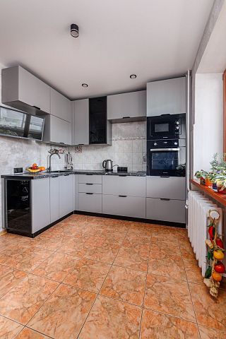 Угловая серая кухня. Коллекция Фрейм z4. Размер: 1550 Х 2615 Х 2380 мм  - 2